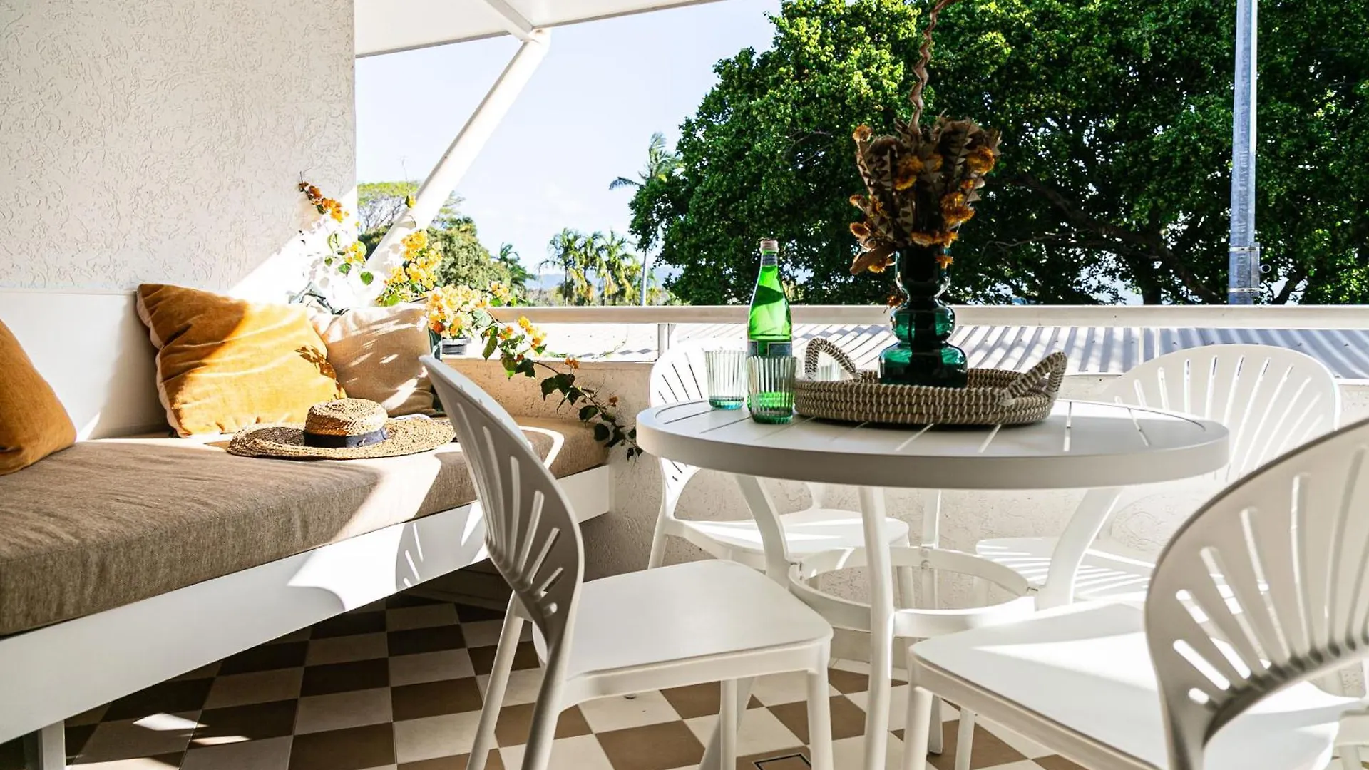 Monsoon Luxury Apartment Port Douglas