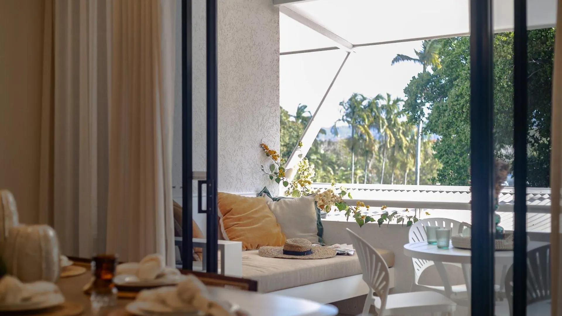 Monsoon Luxury Apartment Port Douglas